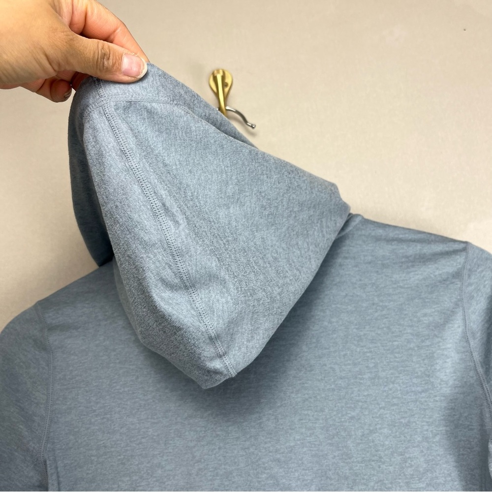 Vuori Women's Halo
Essential Cropped Hoodie Light Blue Size XS - Picture 4 of 10
